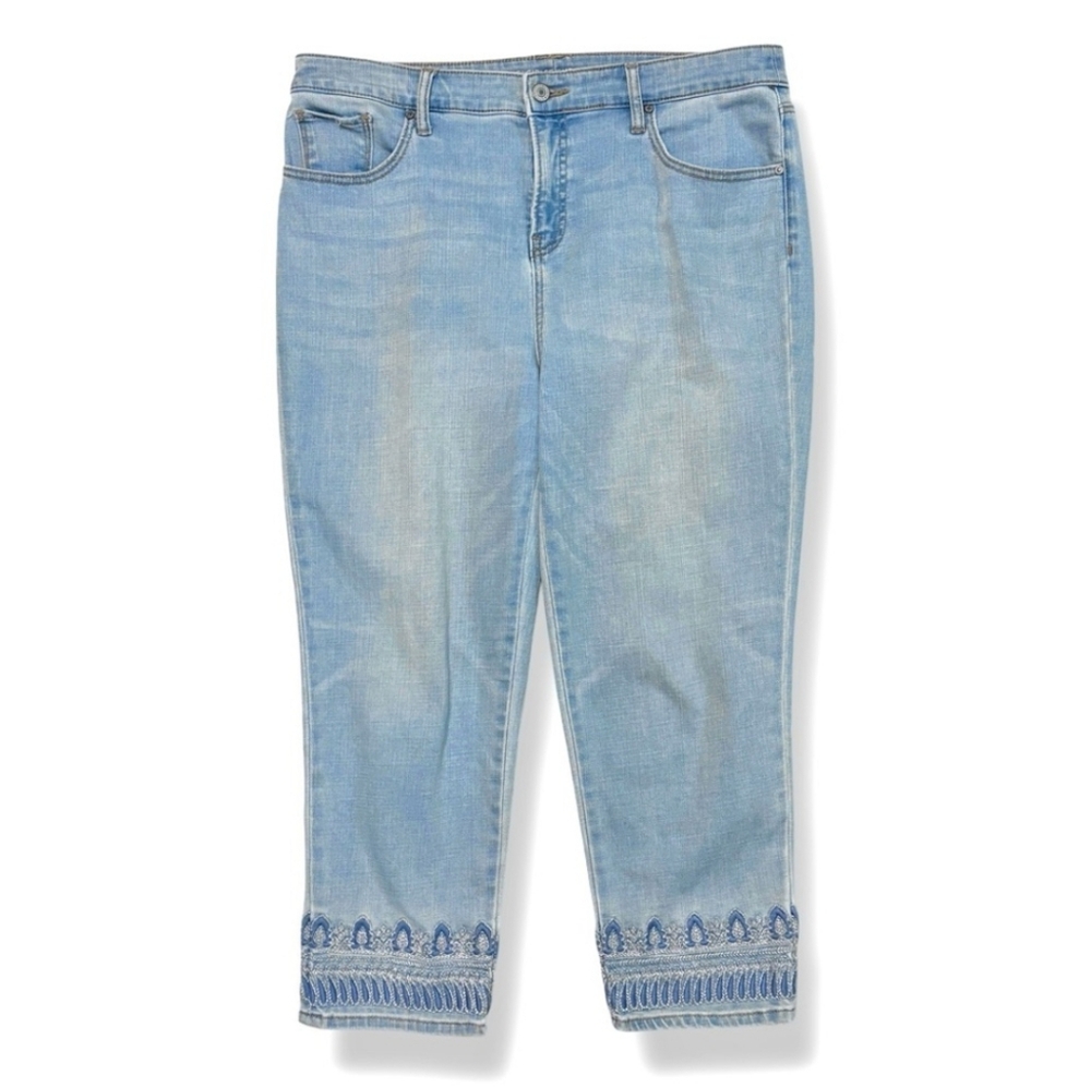 CHICO’S Light Wash Girlfriend Slim Leg Crop Jeans Embroidered Cuffs